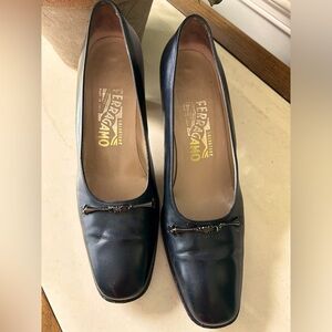 Vintage Salvatore Ferragamo heels. Size 8 in black